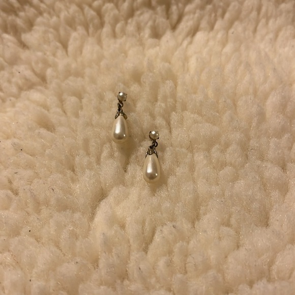 Cream and Gold Dangly Earrings - Picture 10 of 16